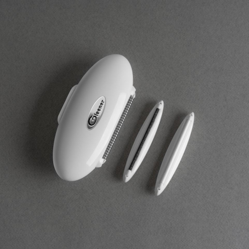 Mini razor and knitting brush "on the go"