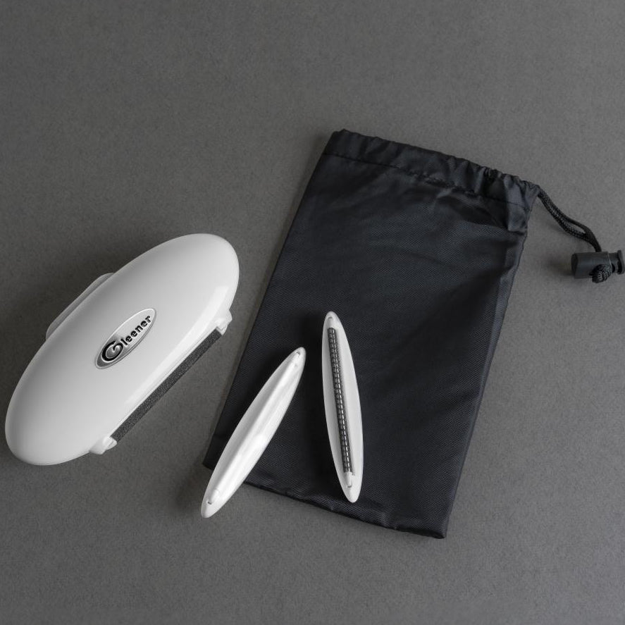 Mini razor and knitting brush "on the go"