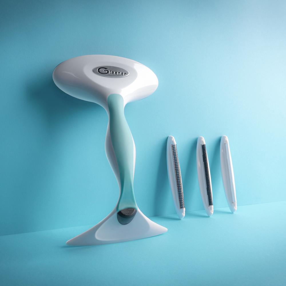 Razor and knitting brush