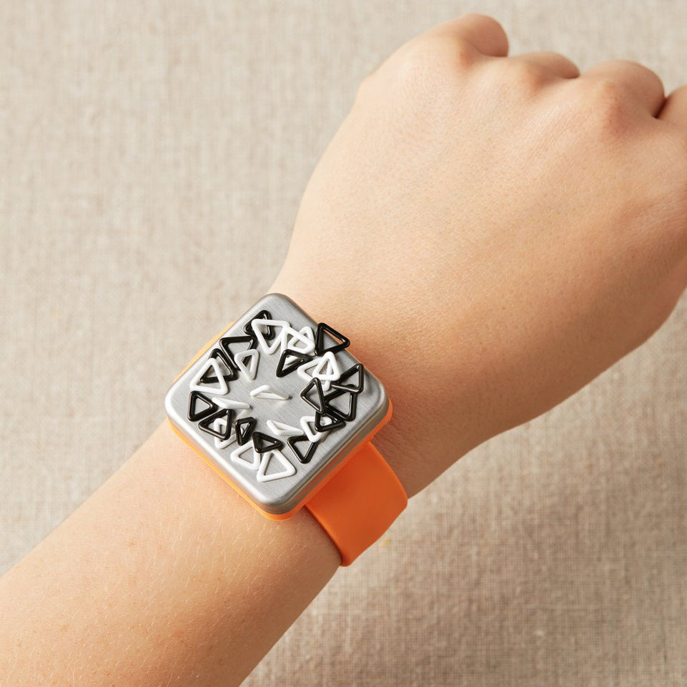 Triangular stitch markers