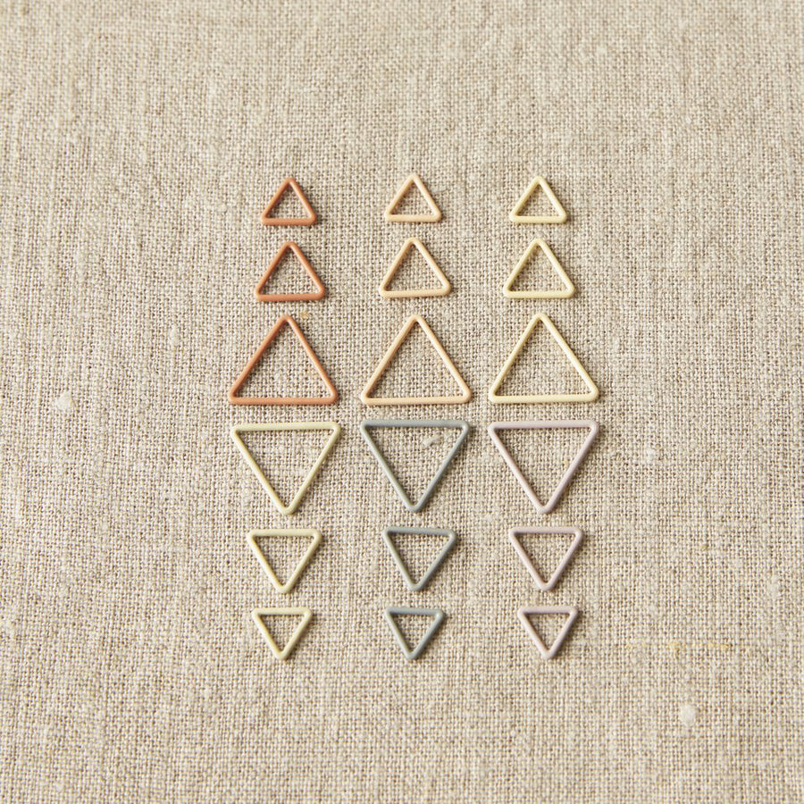 Triangular stitch markers